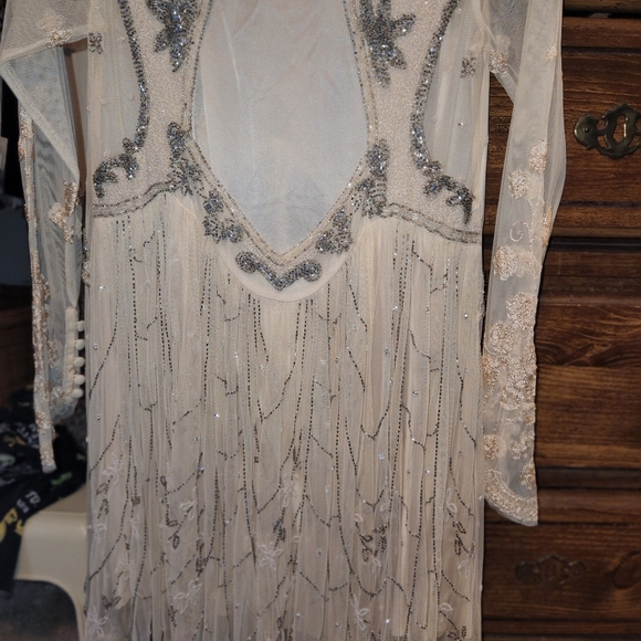 Beautiful hand beaded & lace w/open back dress. - Picture 10 of 17